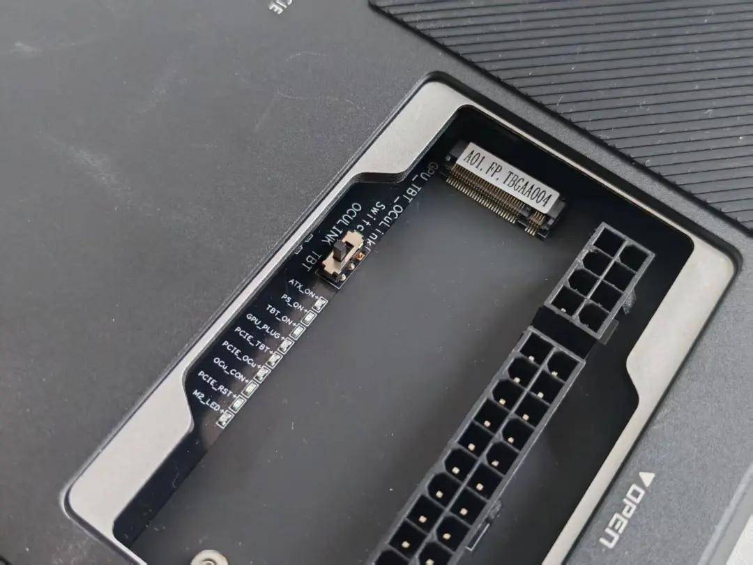铭凡MINSFORUM DEG2显卡坞开箱体验：一键解锁3A游戏自由